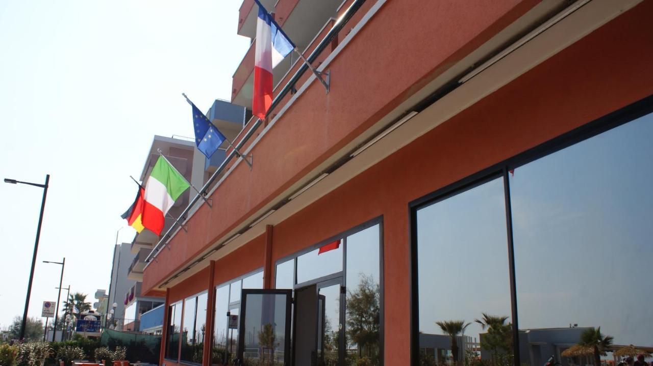Hotel Palazzo Caveja Rímini Exterior foto